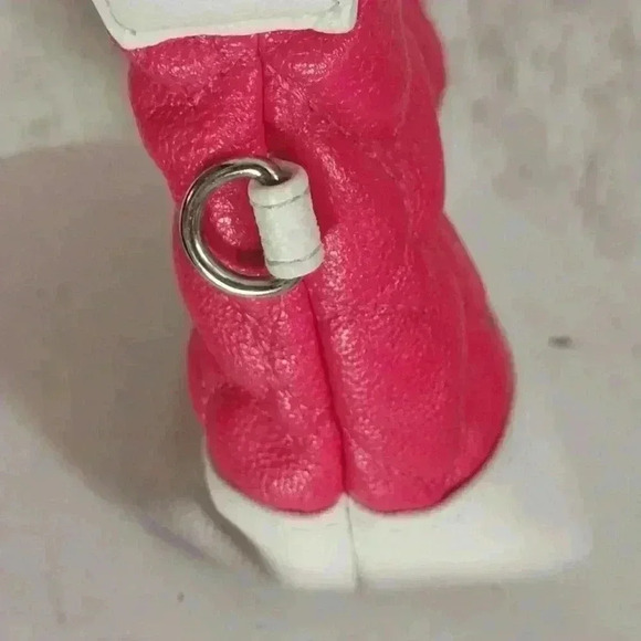 BETSEY JOHNSON White & Pink Heart Quilted Cosmetic / Wristlet Purse. - Picture 6 of 8